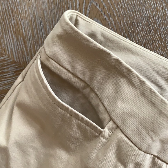 CHICO’S Cropped Rolled Up Kaki Pants 1=8 - Picture 6 of 8